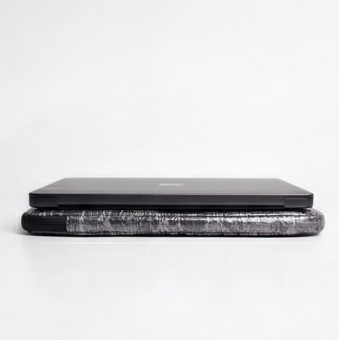 TOCA Shield Laptop Sleeve (14”) – Laptop Sleeve with RF Shielding and a Dyneema® Shell