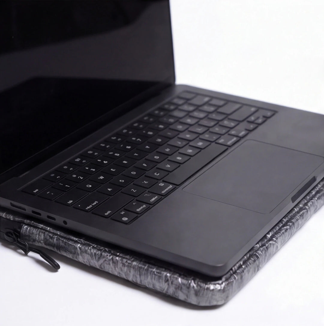 TOCA Shield Laptop Sleeve (14”) – Laptop Sleeve with RF Shielding and a Dyneema® Shell