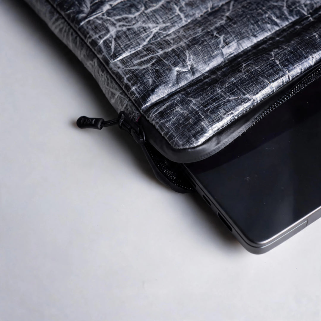 TOCA Shield Laptop Sleeve (14”) – Laptop Sleeve with RF Shielding and a Dyneema® Shell
