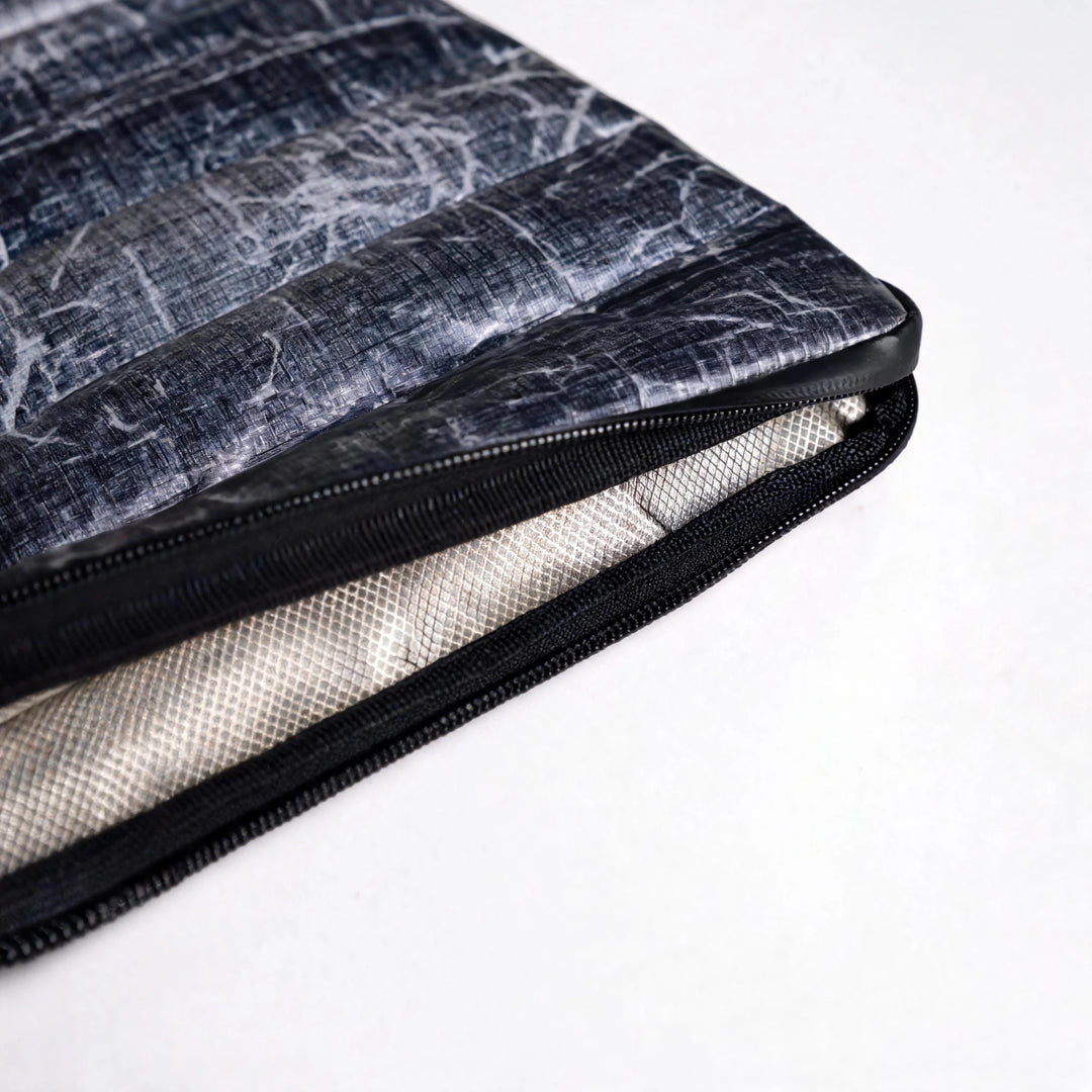 TOCA Shield Laptop Sleeve (14”) – Laptop Sleeve with RF Shielding and a Dyneema® Shell