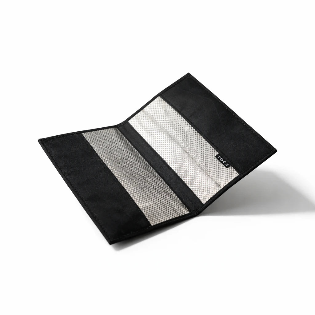 TOCA Passport Shield | RFID-blockierende Reisepasshülle aus X-Pac®